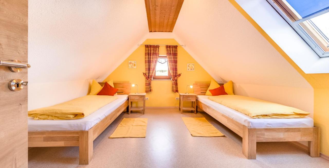 Bartlhof-Ferienwohnungen-Zimmer Burglengenfeld Esterno foto