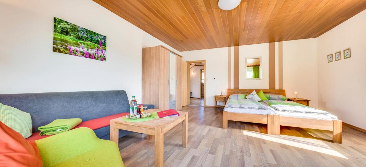 Bartlhof-Ferienwohnungen-Zimmer Burglengenfeld Esterno foto