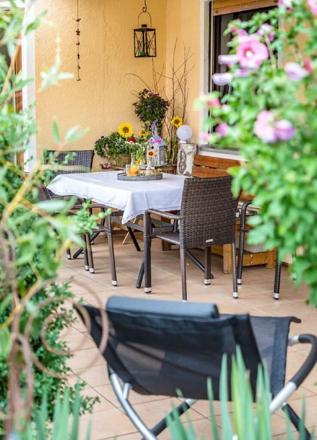 Bartlhof-Ferienwohnungen-Zimmer Burglengenfeld Esterno foto