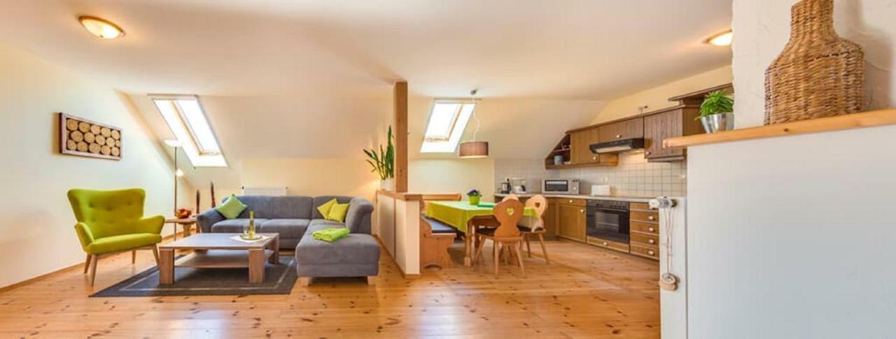 Bartlhof-Ferienwohnungen-Zimmer Burglengenfeld Esterno foto