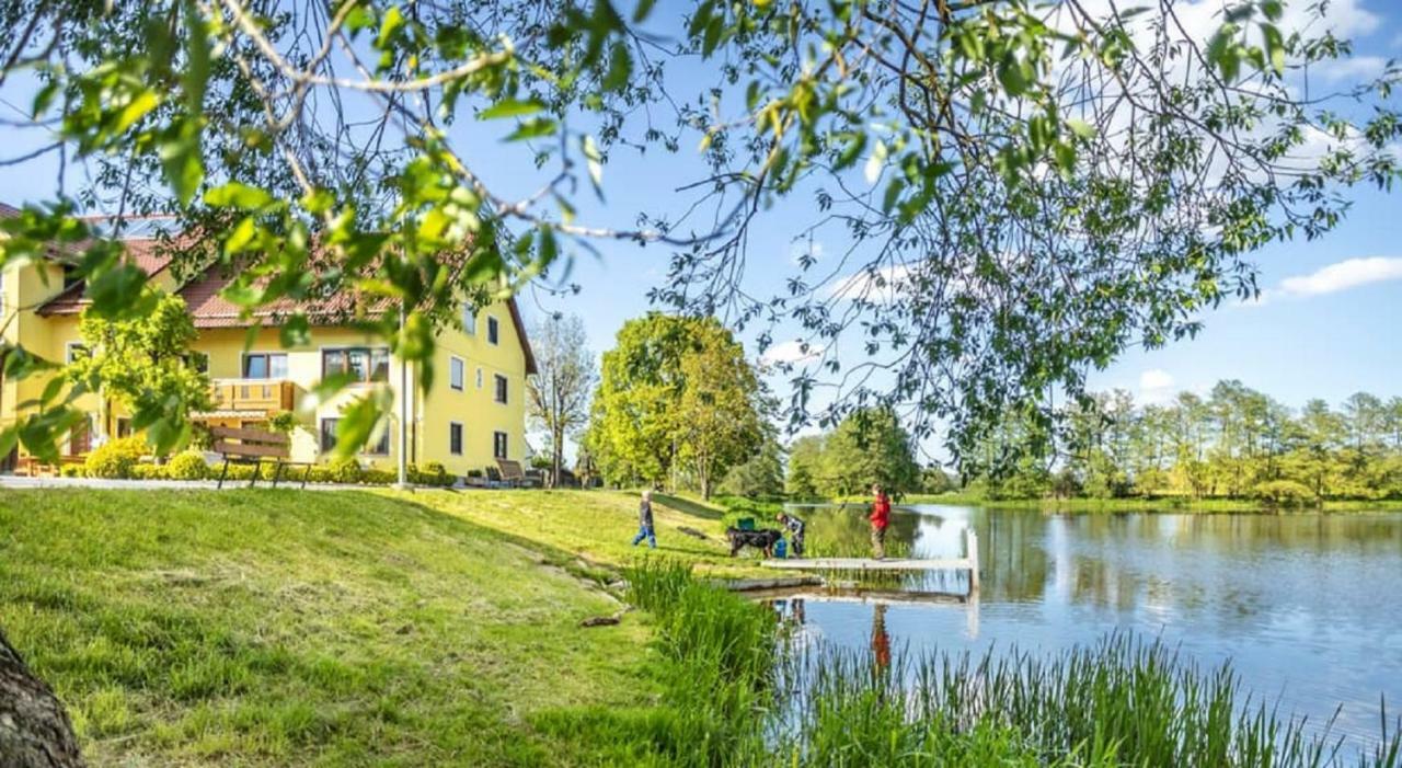 Bartlhof-Ferienwohnungen-Zimmer Burglengenfeld Esterno foto
